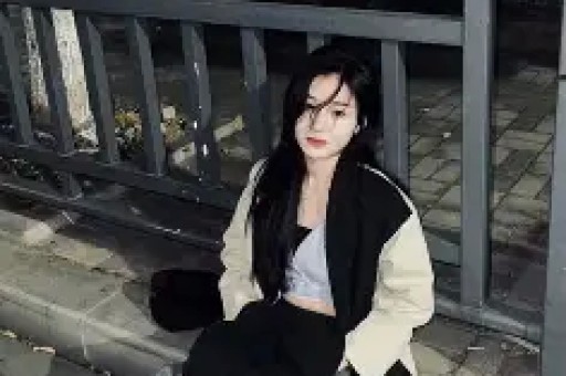 震惊！卢昱晓因片场不当行为塌房网友热议职业素养问题