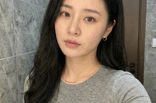 1天4个瓜！自曝怀双胎、国外生子、女星恋情曝光迪丽热巴最意外