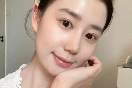 这个坚强面对绝症的少女形象不仅让